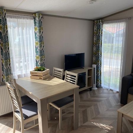 4 Persoons Chalet Hz 21 Lauwersoog Esterno foto